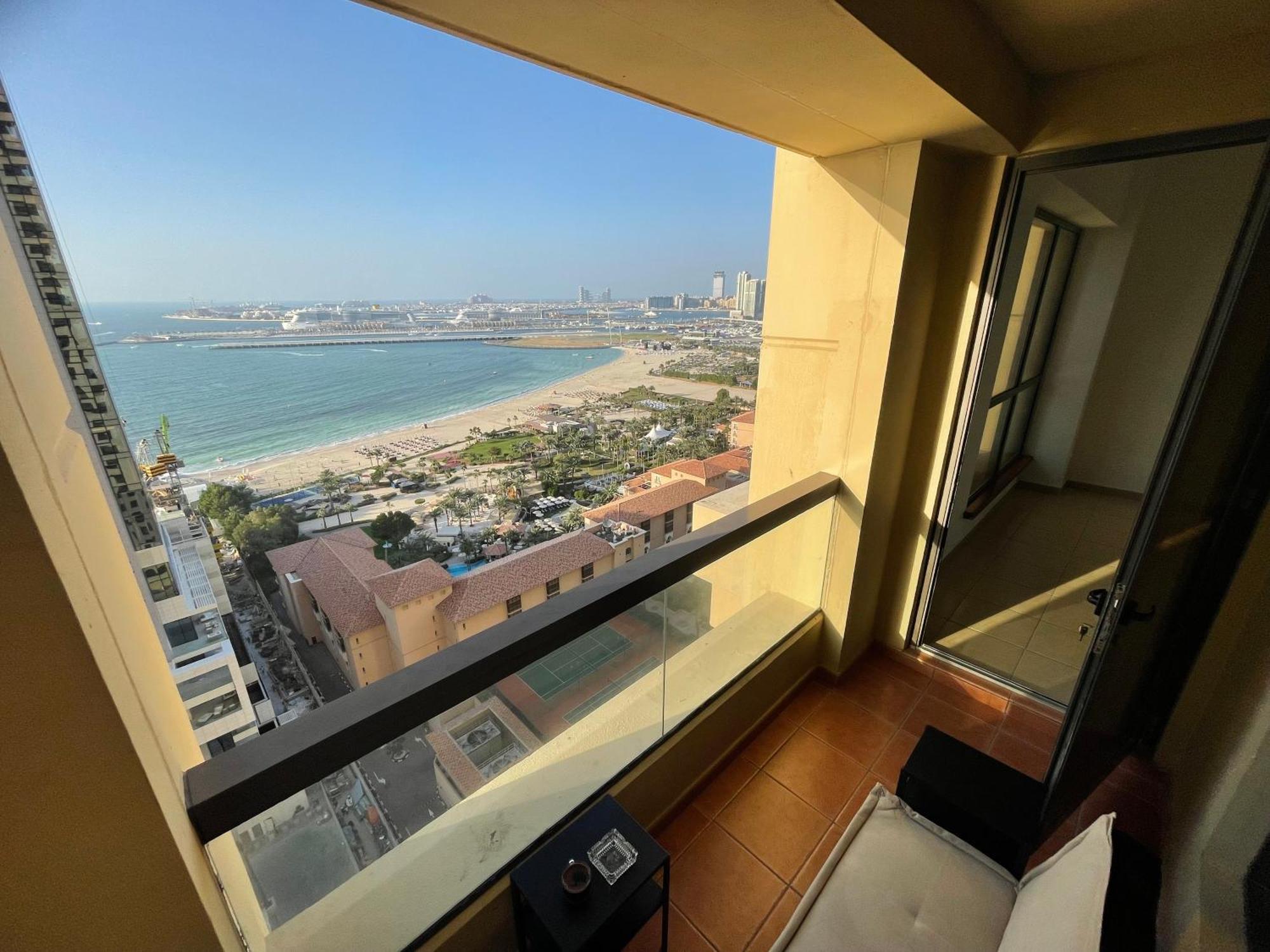 Seaview Beach Hostel Jbr - Walk To Beach - Gym - Pool - Metro Station Dubai Exterior photo