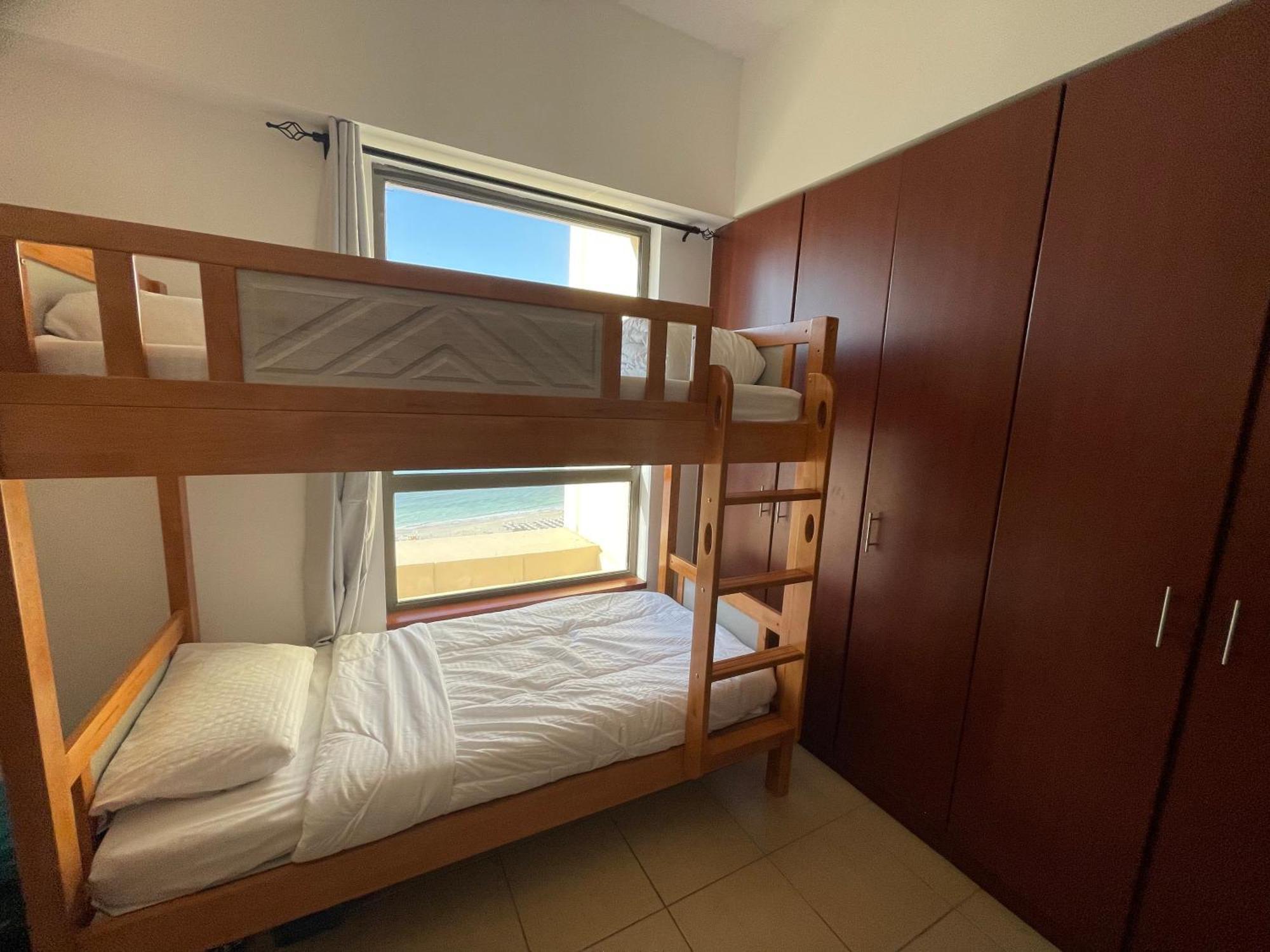 Seaview Beach Hostel Jbr - Walk To Beach - Gym - Pool - Metro Station Dubai Exterior photo