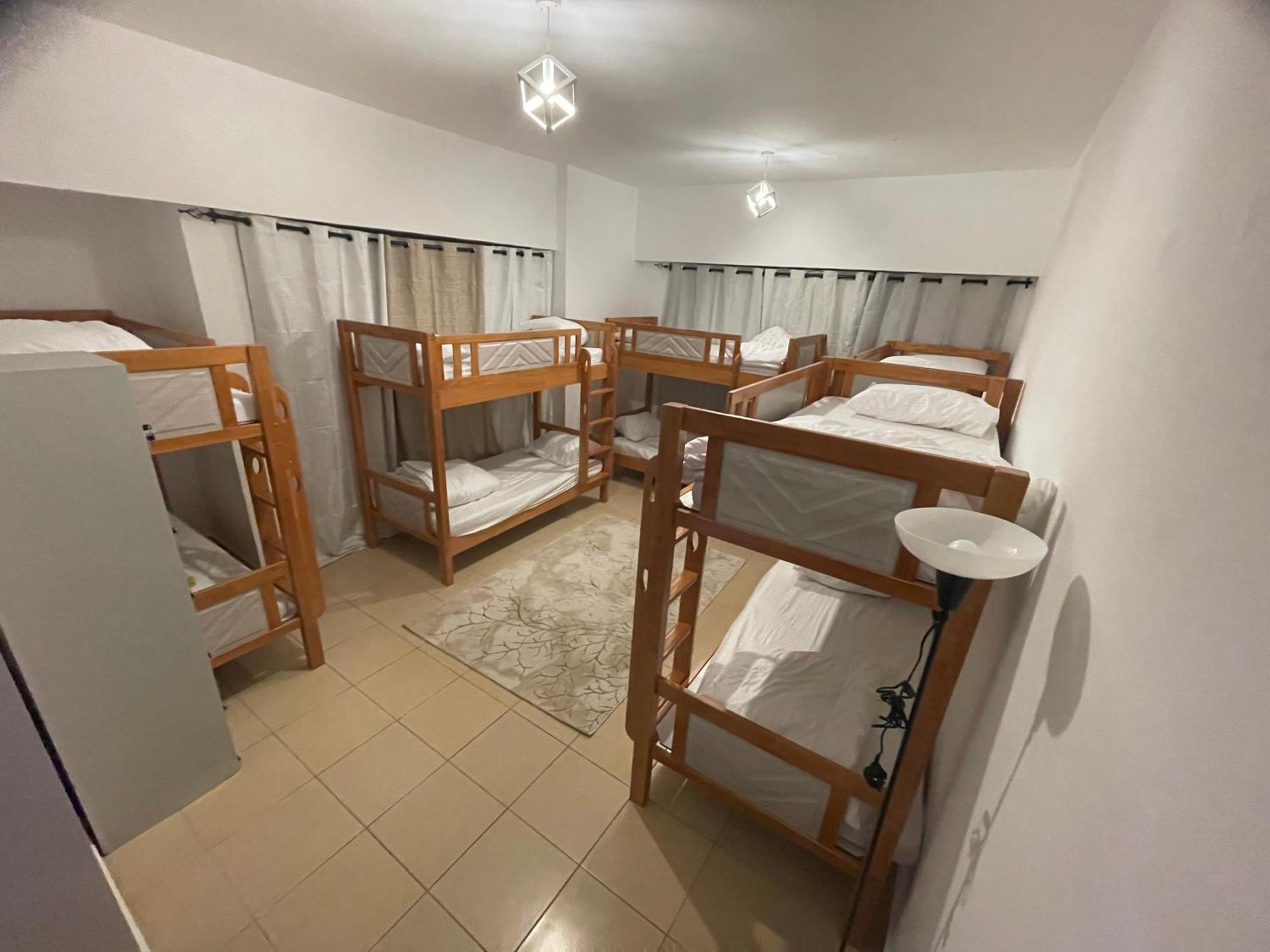 Seaview Beach Hostel Jbr - Walk To Beach - Gym - Pool - Metro Station Dubai Exterior photo