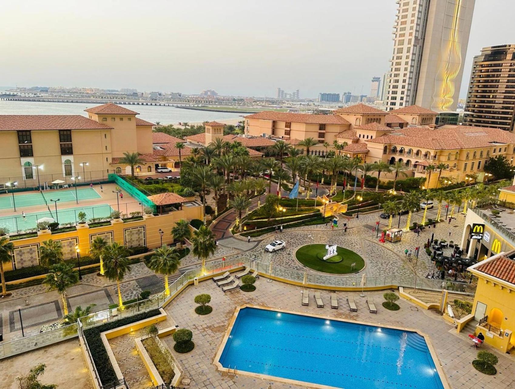 Seaview Beach Hostel Jbr - Walk To Beach - Gym - Pool - Metro Station Dubai Exterior photo